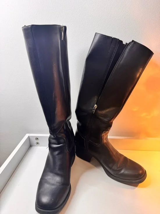 Flight attendant Classic Black Leather Knee-High Boots - Picture 2 of 6